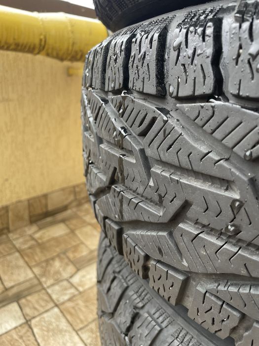 Зимова гума Strial winter 215/65 R16