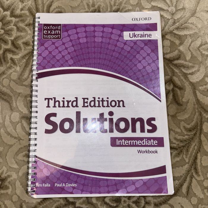 Продам книжку Solutions Intermediate) Solutions Pre-Intermediate
