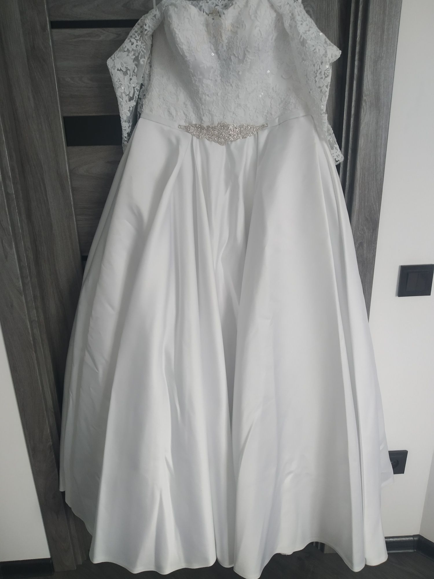 Весільна сукня,плаття+круги(в подарунок)+можливий торг
