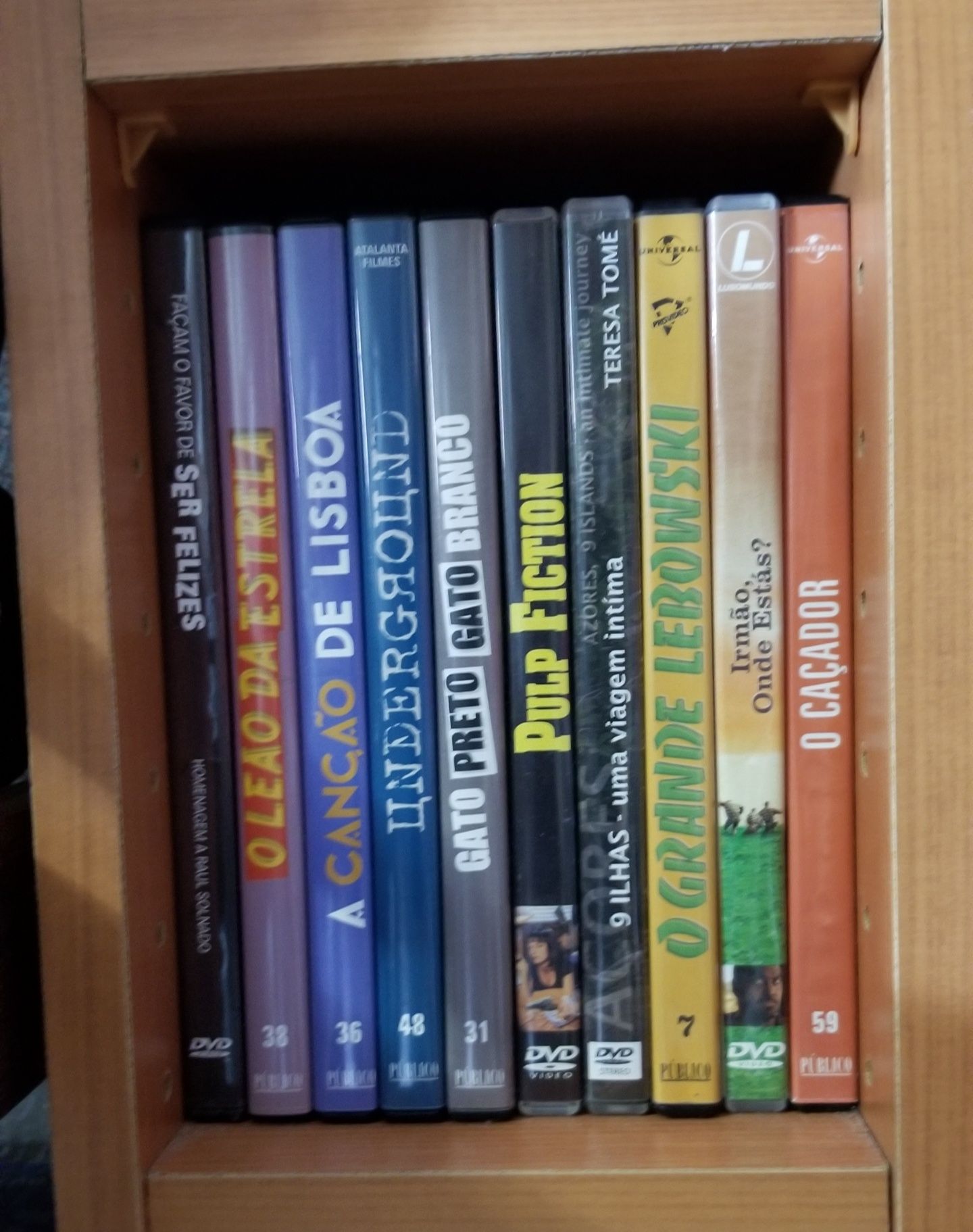 Móvel para DVDs, com ou sem DVDs