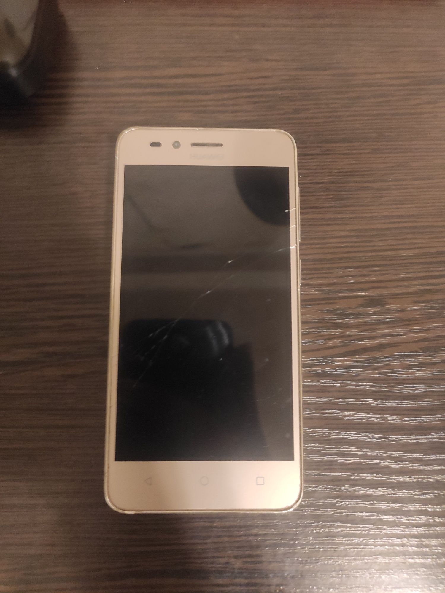 Продаю телефон Huawei LUA-U22
4 ядра
ОЗП 1 ГБ 
Внутр. пап. 8гб 
Версія