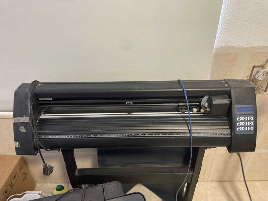 Plotter de corte e rolos de vinil