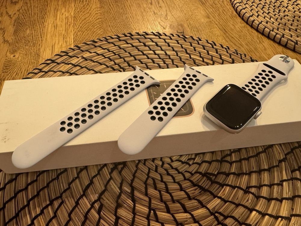 Apple watch 5 40mm, GPS, stan idealny, kondycja baterii 100%,Mielec