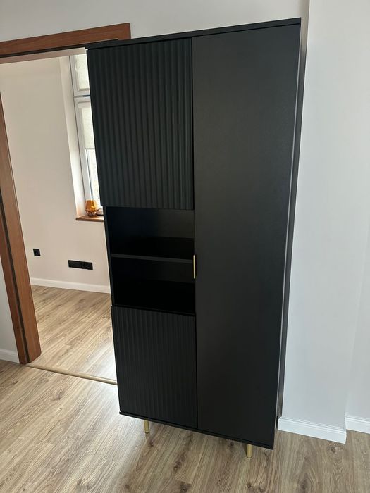 Czarna komoda / regał bez śladów użytkowania