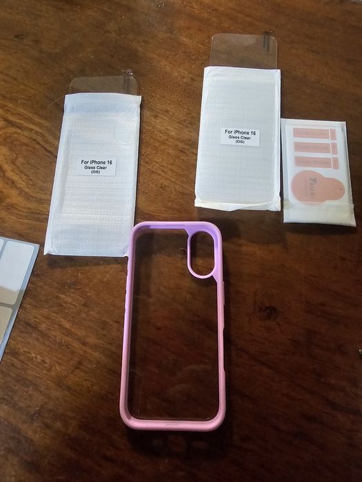 Vendo capa para iPhone 16 com duas películas de vidro