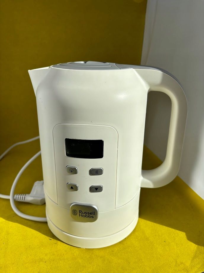 outlet czajnik elektryczny russell hobbs  2200 w biały