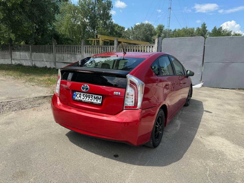 Toyota Prius 2014 р.в. Оренда з викупом під таксі і власні потреби