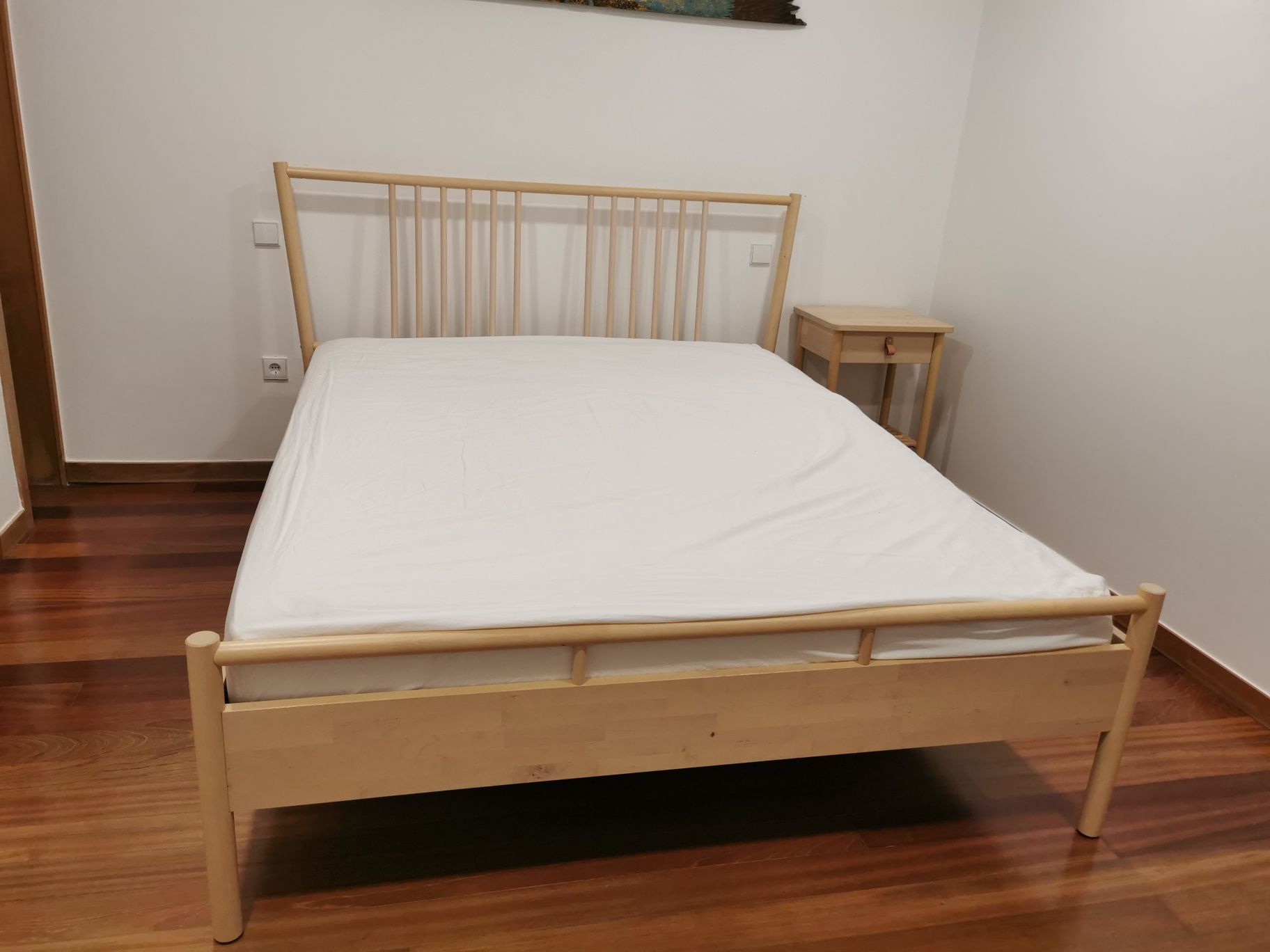 Vendo cama IKEA com pouco uso
