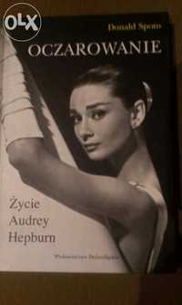 Ksiazka Oczarowanie Życie Audrey Hepburn