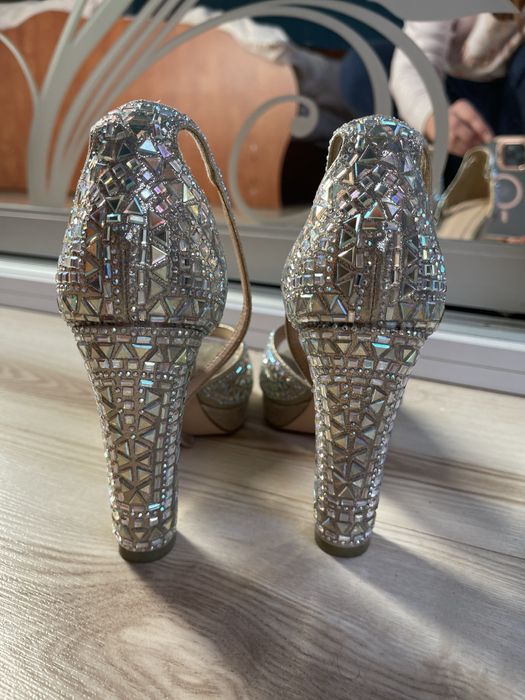 Босоніжки стрази туфлі 36-37р святкові Menbur