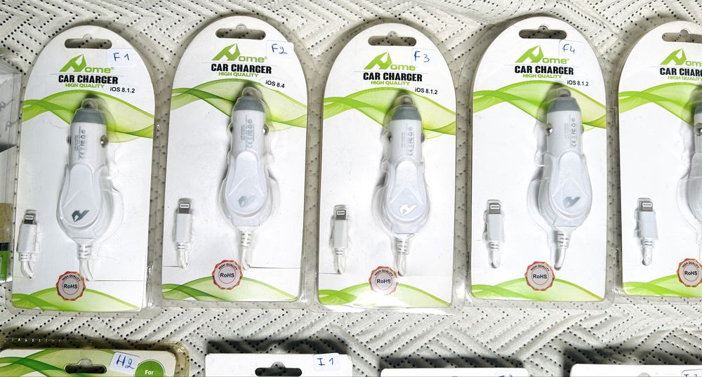 Cada item a 3€ - carregadores iphone, de isqueiro, cabos áudio