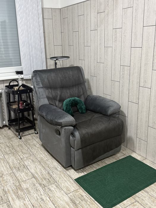 Место для мастера , лешмейкера ,бровиста ,визажист,прически