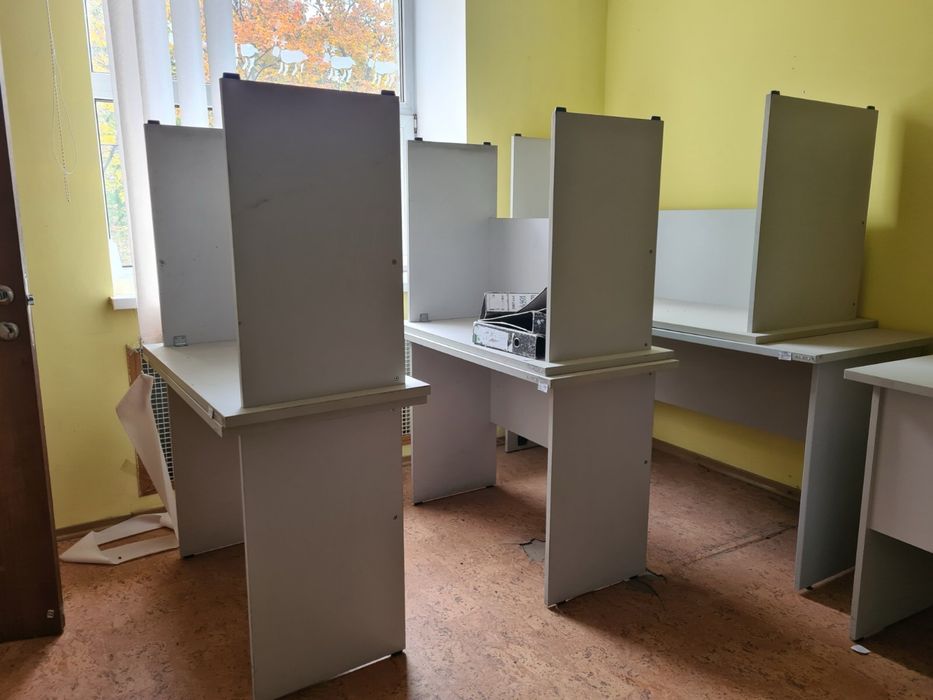 Стол офисный б/у продам много