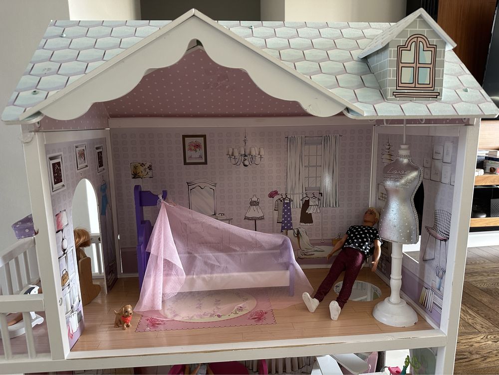 Domek dla Barbi z meblami, lalkami i pojazdami