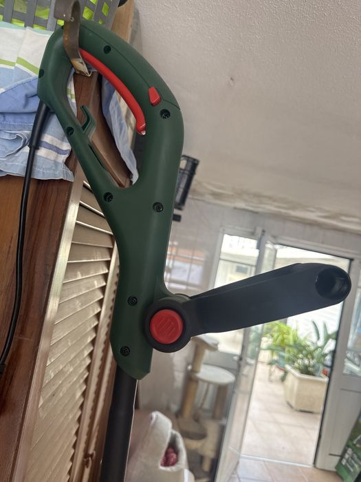 Aparador bosch easy grass cut 23