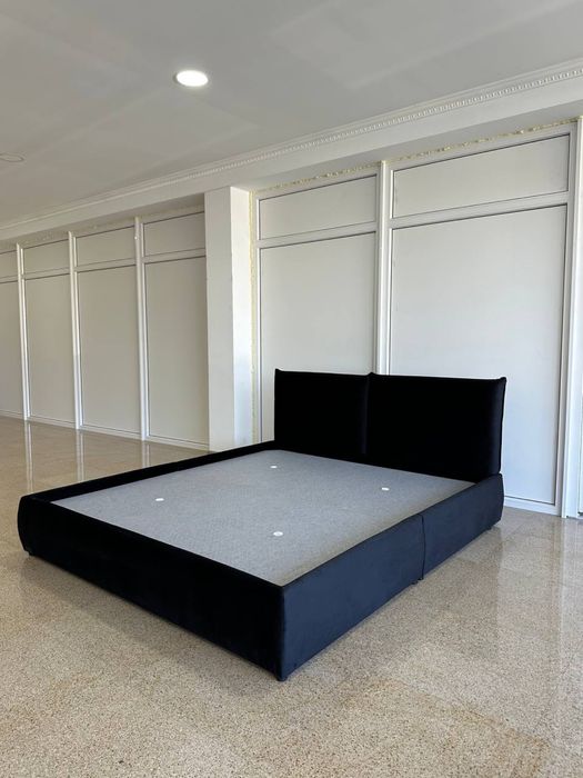 Продам двохспальне ліжко під матрац розміром 1800*200