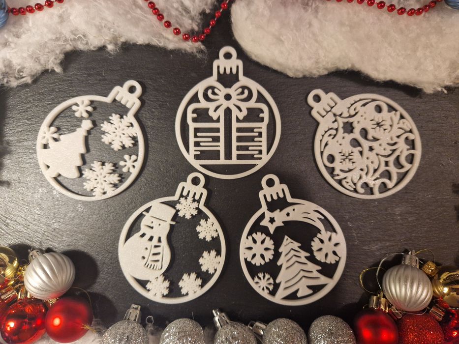 Новорічні прикраси на Ялинку