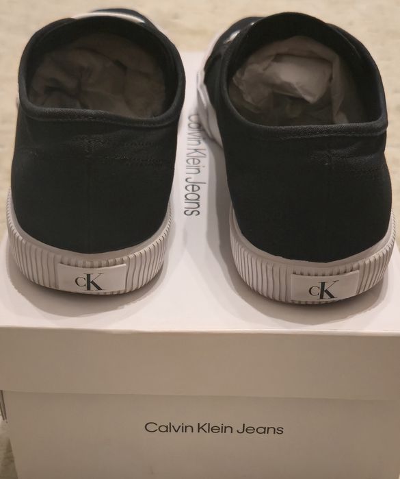Продам кеди Calvin Klein