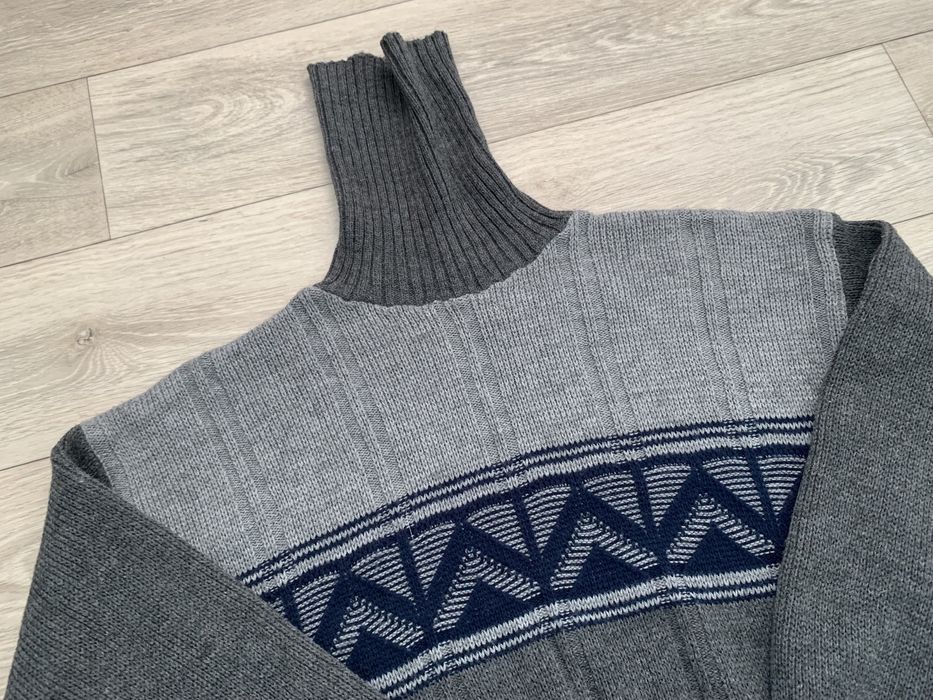 Тёплый свитер m/L