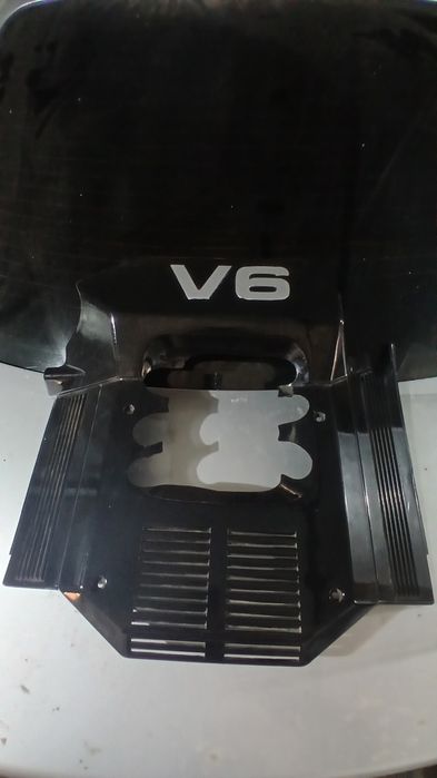 Кришка мотора ауді а6 с4 2,6