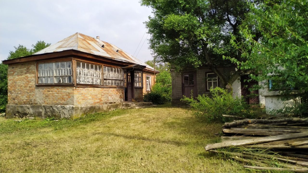 Продається цегляний будинок в селі Санжариха.