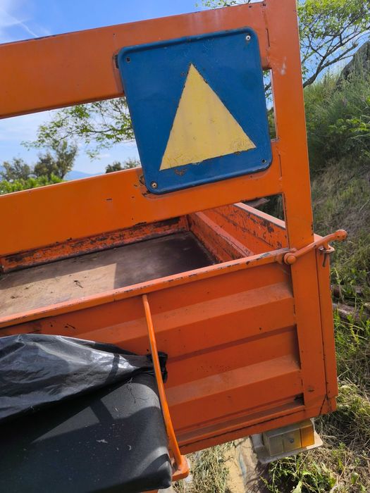 Reboque de motocultivador com tração em excelente estado