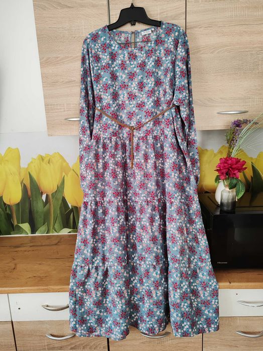 Śliczna lekka sukienka midi VRS rozmiar ok 46/48 poliester kwiaty