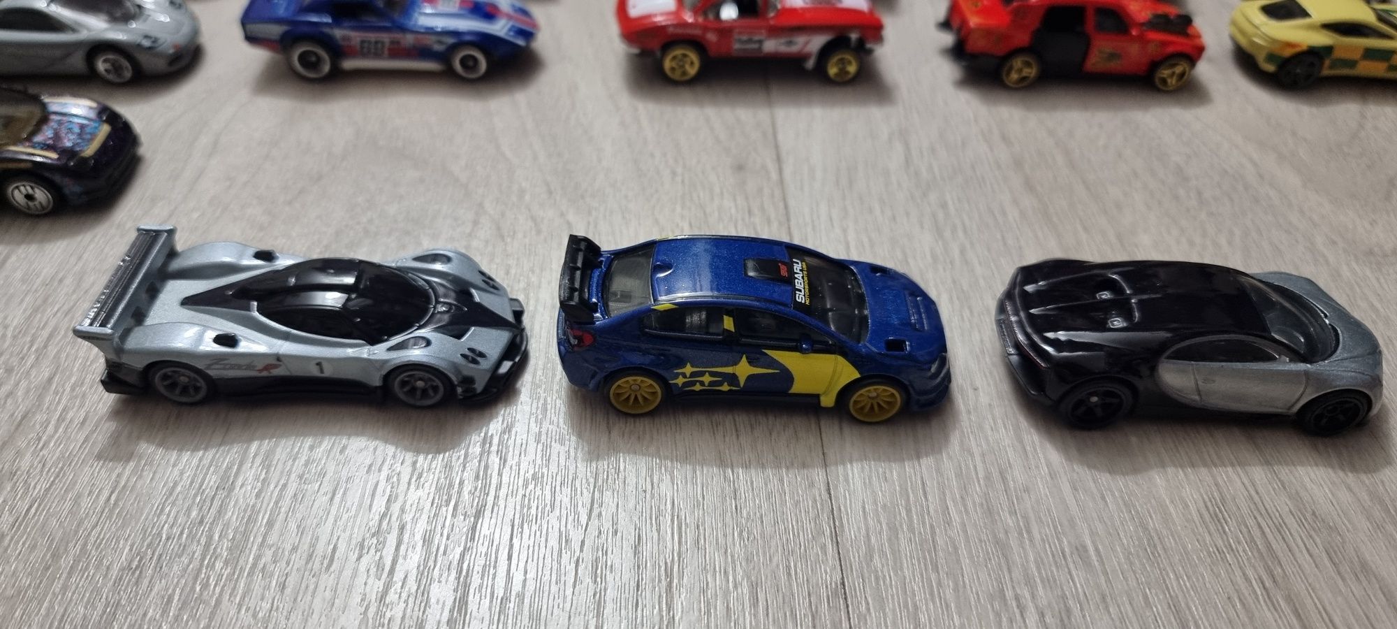 Hot wheels varios