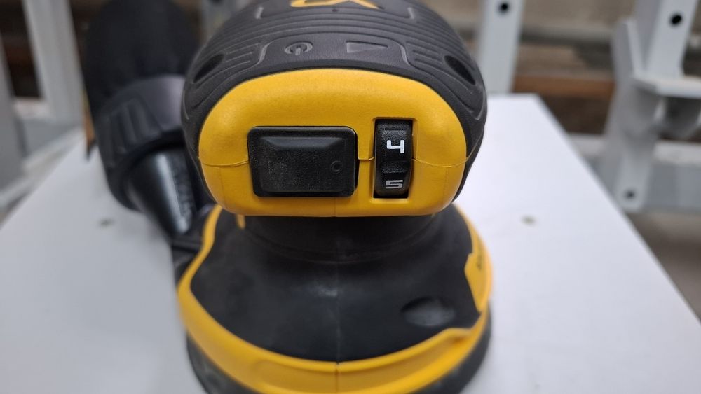 Szlifierka DeWALT DCW210
