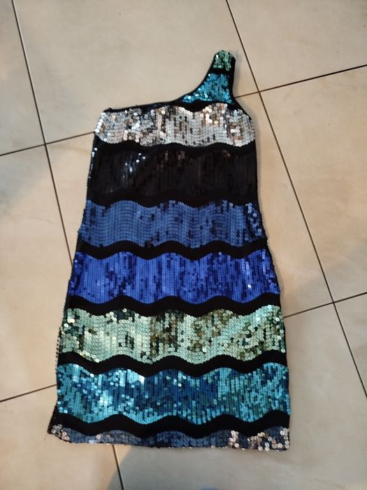 Sukienka młodzieżowa na jedno ramię