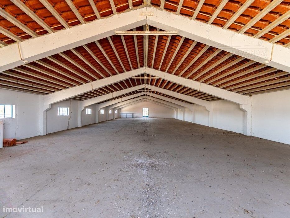 Armazém com 3 pisos - quinta - Montemor-o-Novo