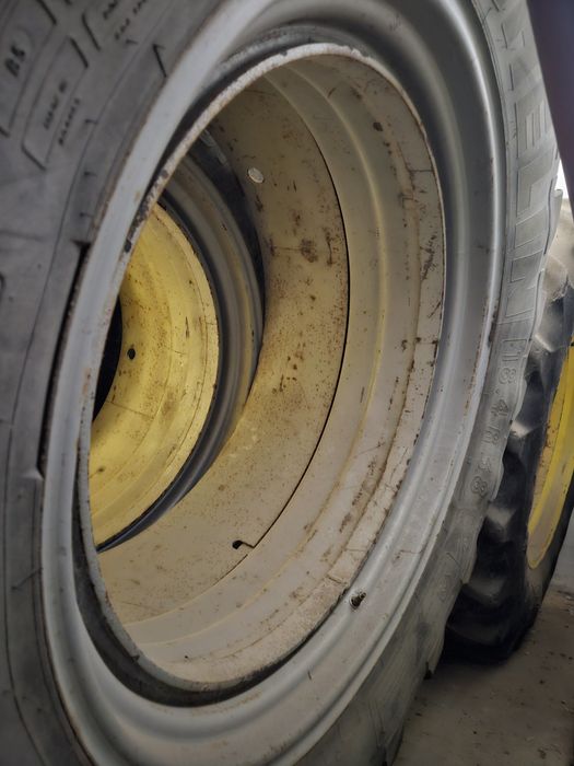 Koła bliźniacze 18.4 R38 460/85/38 MICHELIN Case McCormick