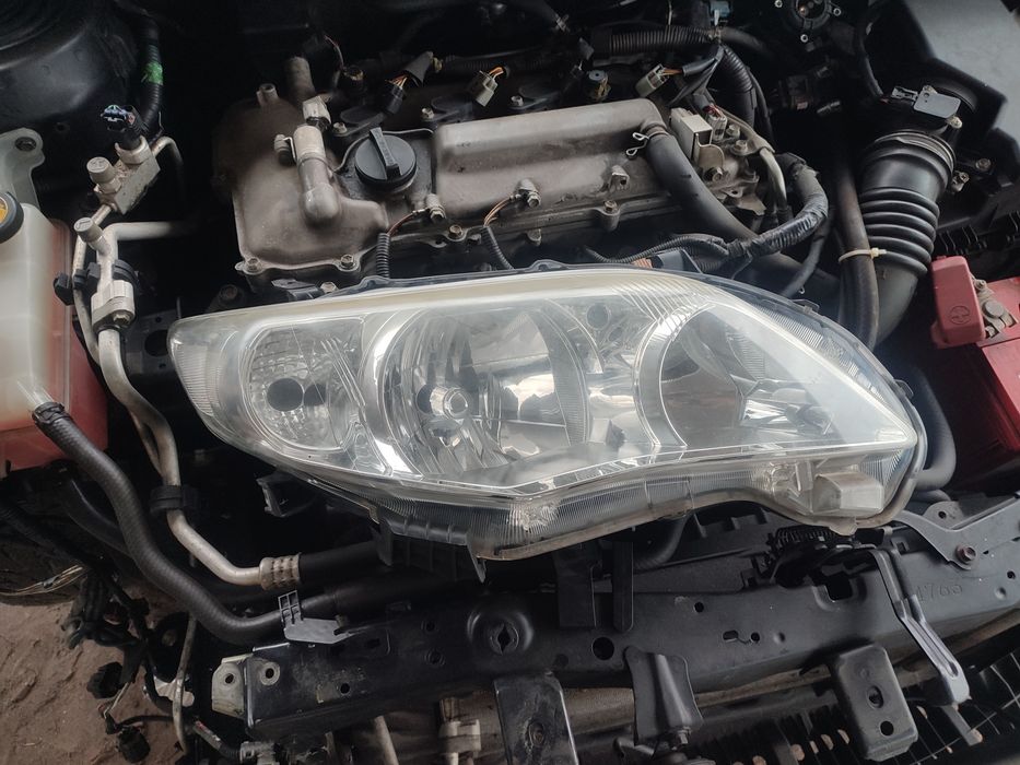 Продам оригинальную фару toyota corolla рестайлинг восьмой год