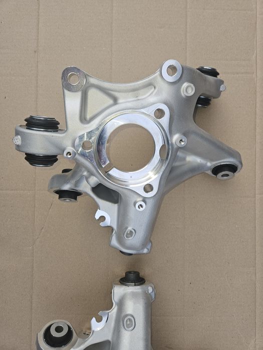 Заднея цапфа Tesla model 3