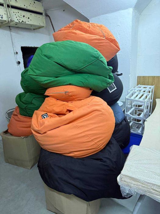 стільці тумби шафа меблі офіс стелажі дивани пуфи