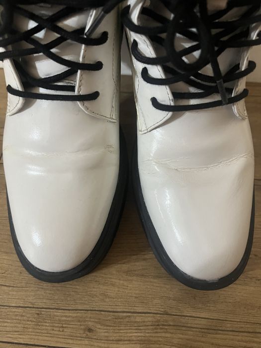 Białe botki typu trapery, Levi’s