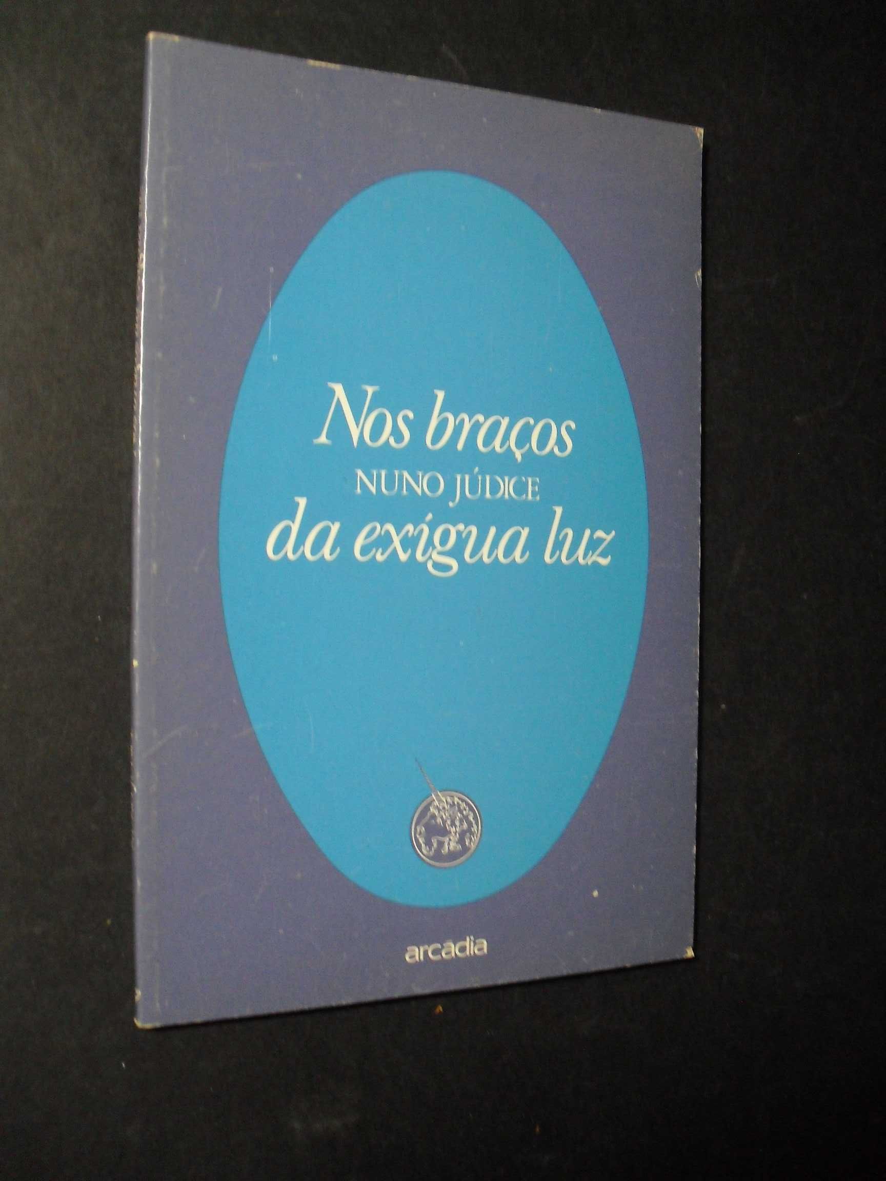 Nuno Júdice ;Nos Braços da Exígua Luz;