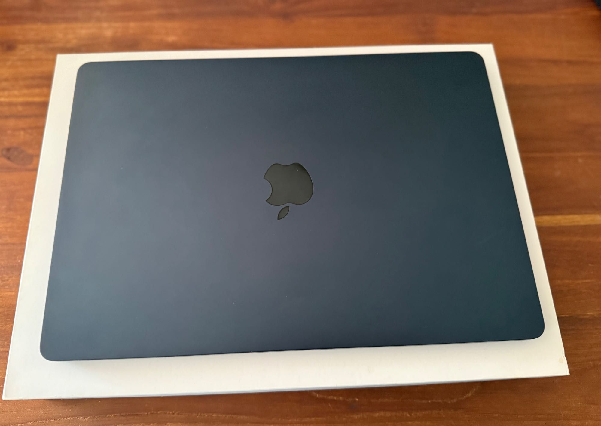 Apple MacBook Air 15 M2 8-core CPU + 10-core GPU / 8GB RAM / 256GB SSD