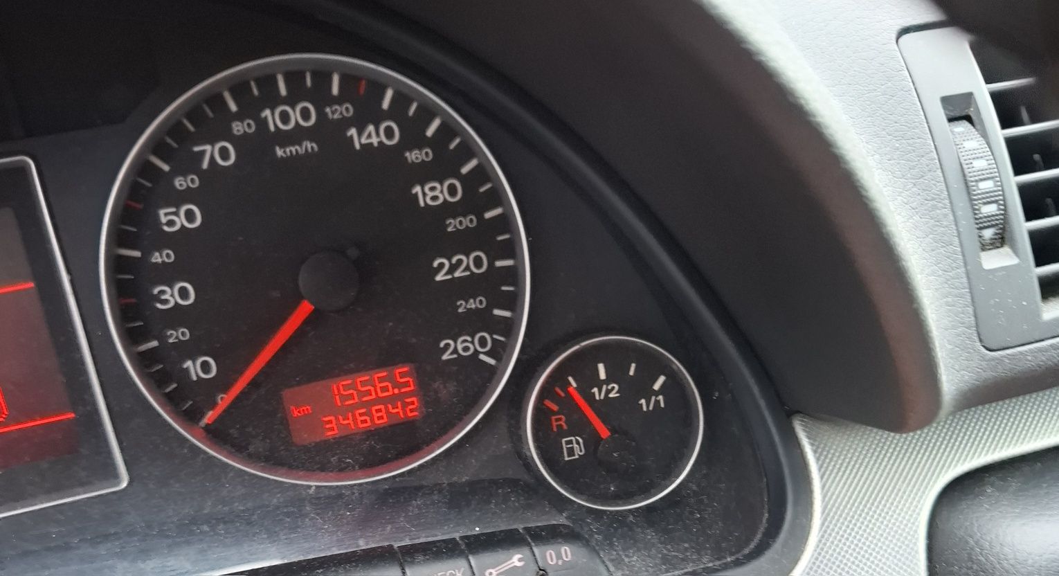 Audi A4  1.9 TDI 2004 ubezpieczenie 11.2025 przegląd 03.2026 r