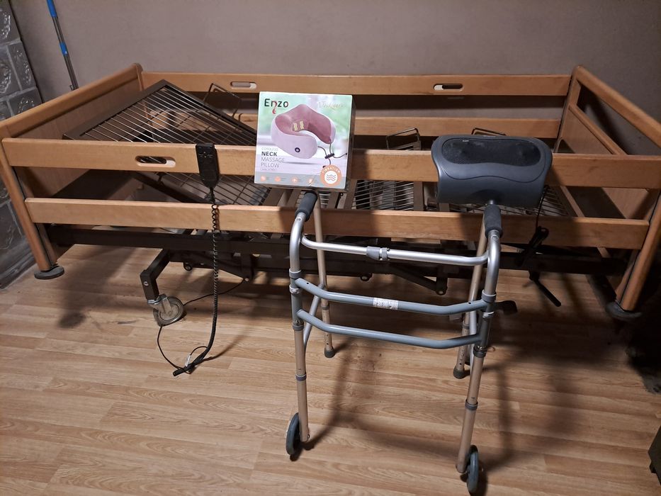 Łóżko Rehabilitacyjne elektryczne na pilot z wysięgnikiem z dodatkami