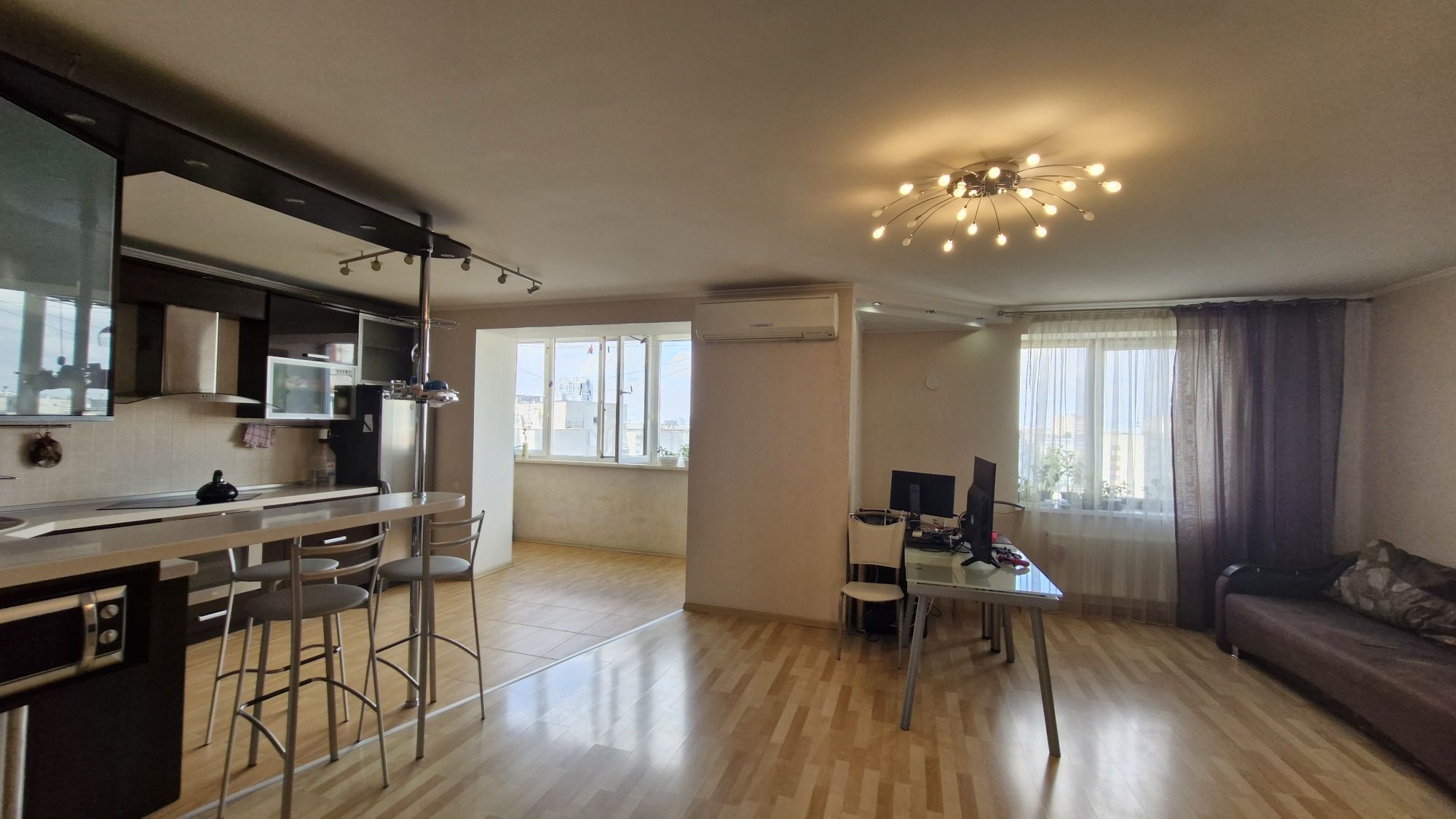 Продам квартиру  73 м3 на Вузовском дом 2007 г.п. (кирпичный дом)