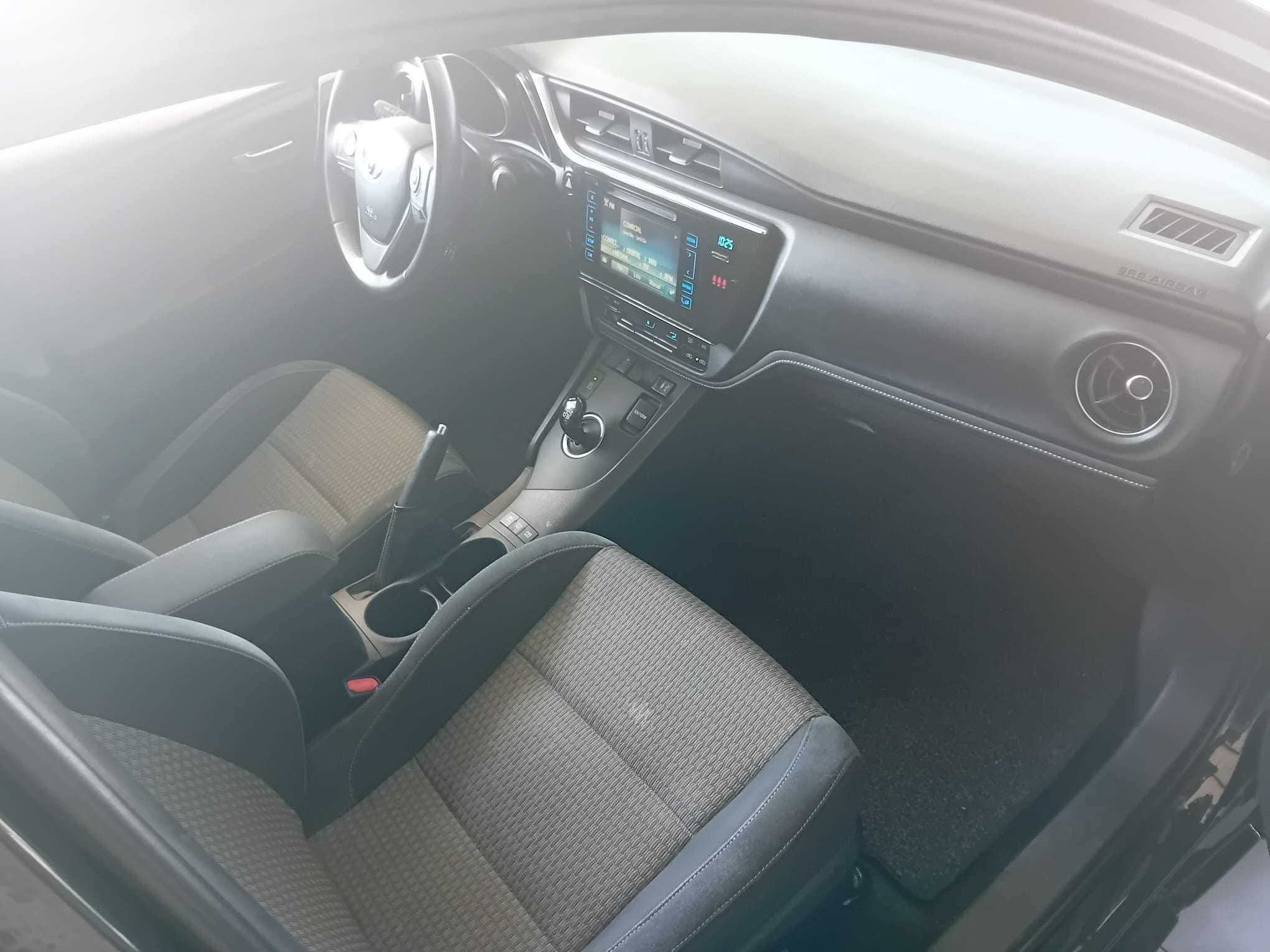 Toyota Auris 1.8 Hybrid – Nacional ( pequeno sinistro ) RESERVADO
