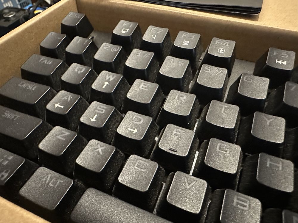 Ogłoszenie Prywatne: Klawiatura Mechaniczna Genesis THOR 300 TKL RGB