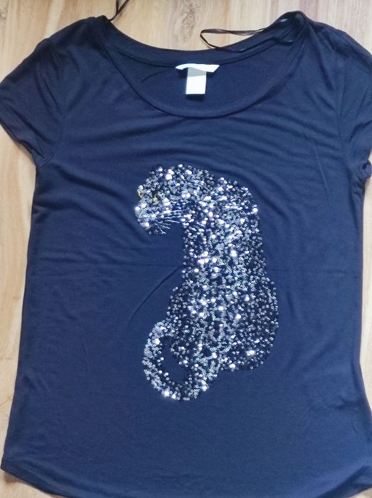 T-shirt damski z cekinami,