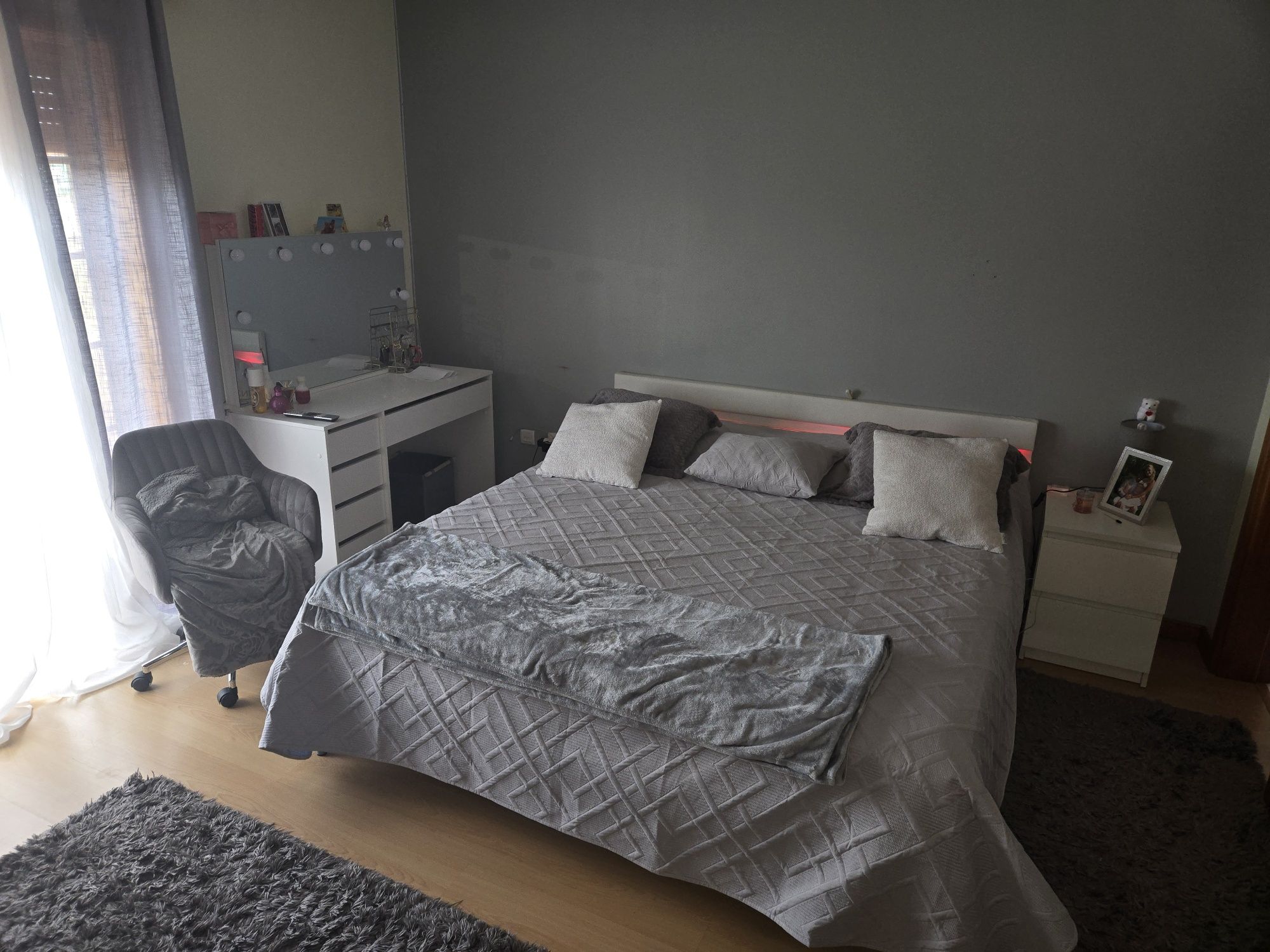 Cama 180x200 com Led na cabeceira