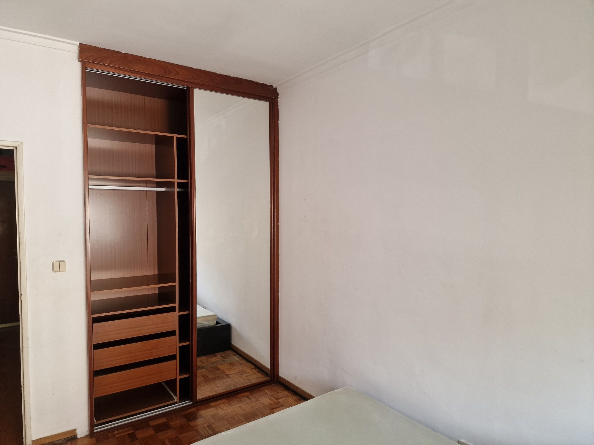 Quarto A 2 Minutos da estação  do Cacém 
En