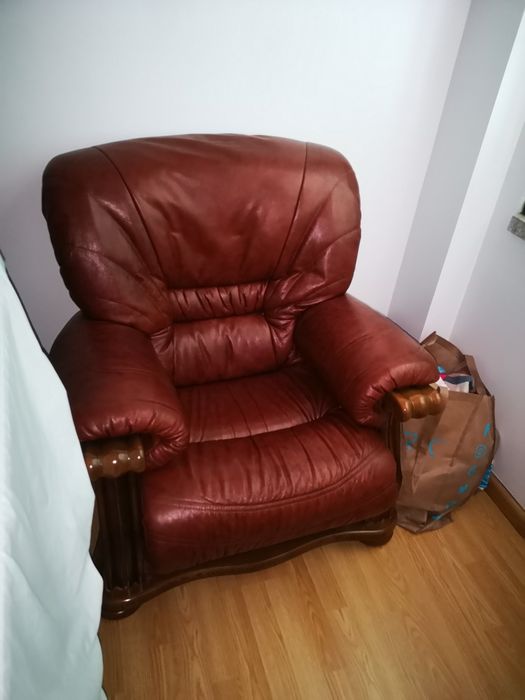 Sofá de cabedal praticamente novos