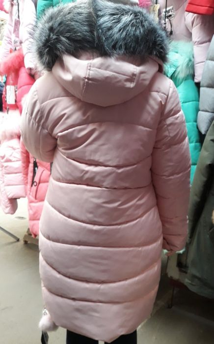 Зимовий рожевий пуховик