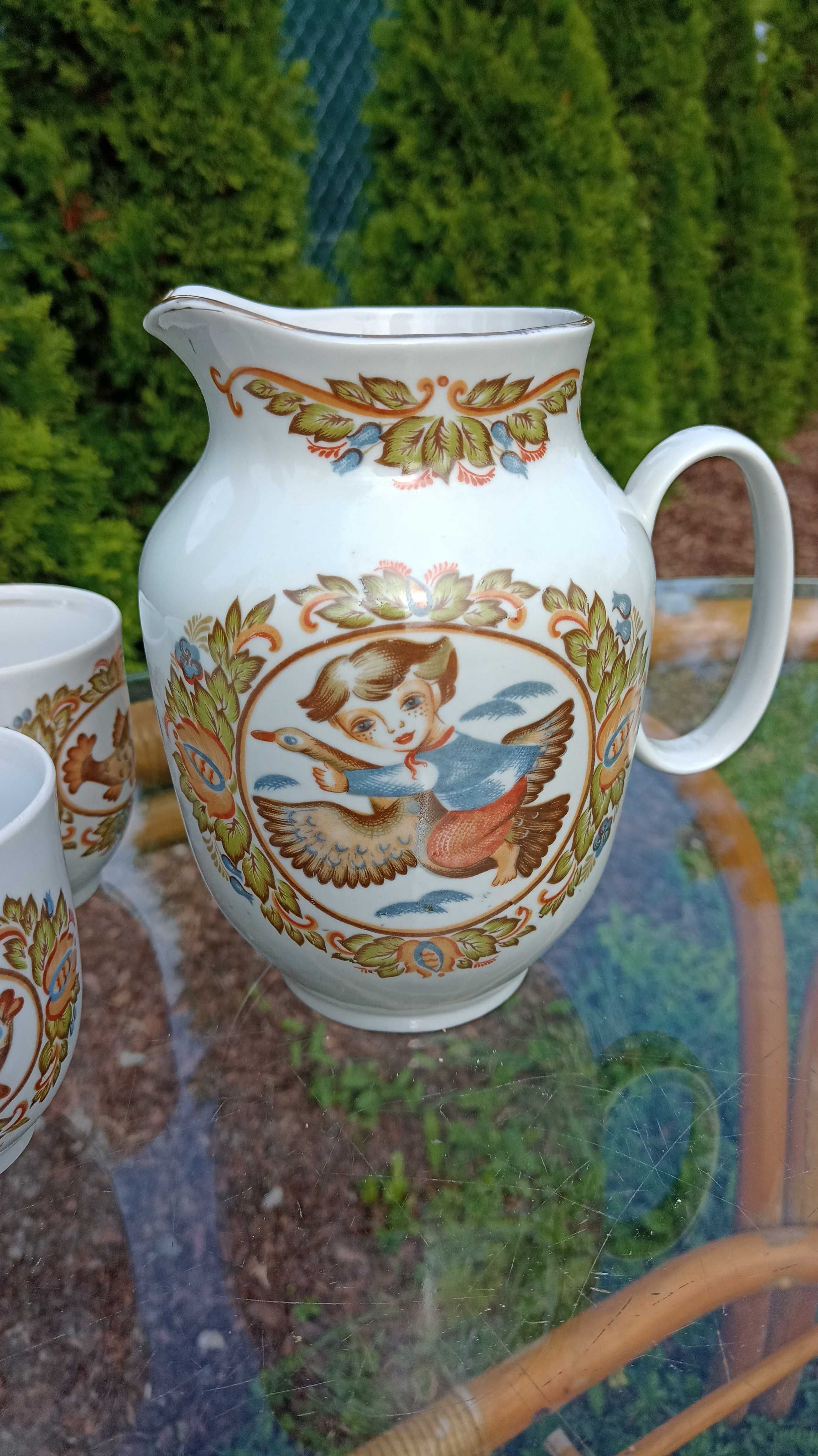 Dzbanek i  3 kubka . Porcelana ZSRR. Połonne.