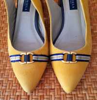Reservados-Sapatos Daniela, camurça amarelo mostarda. Tamanho 38